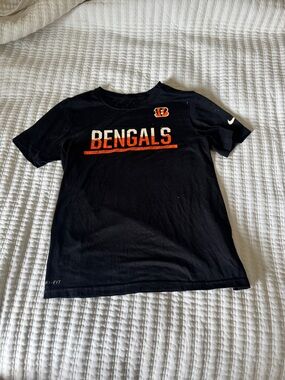 Nike Boys’ Black NFL Graphic Tee – Youth Size Medium (10-12) – Standard Fit